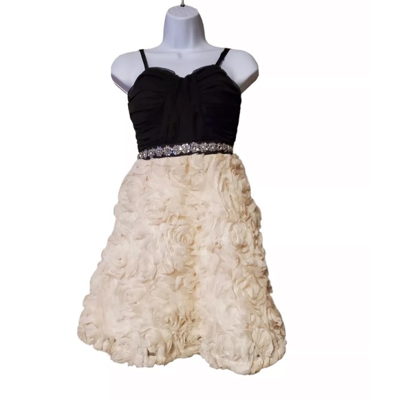 As U Wish Black and White Floral Dress with Sequin Belt - Picture 1 of 8